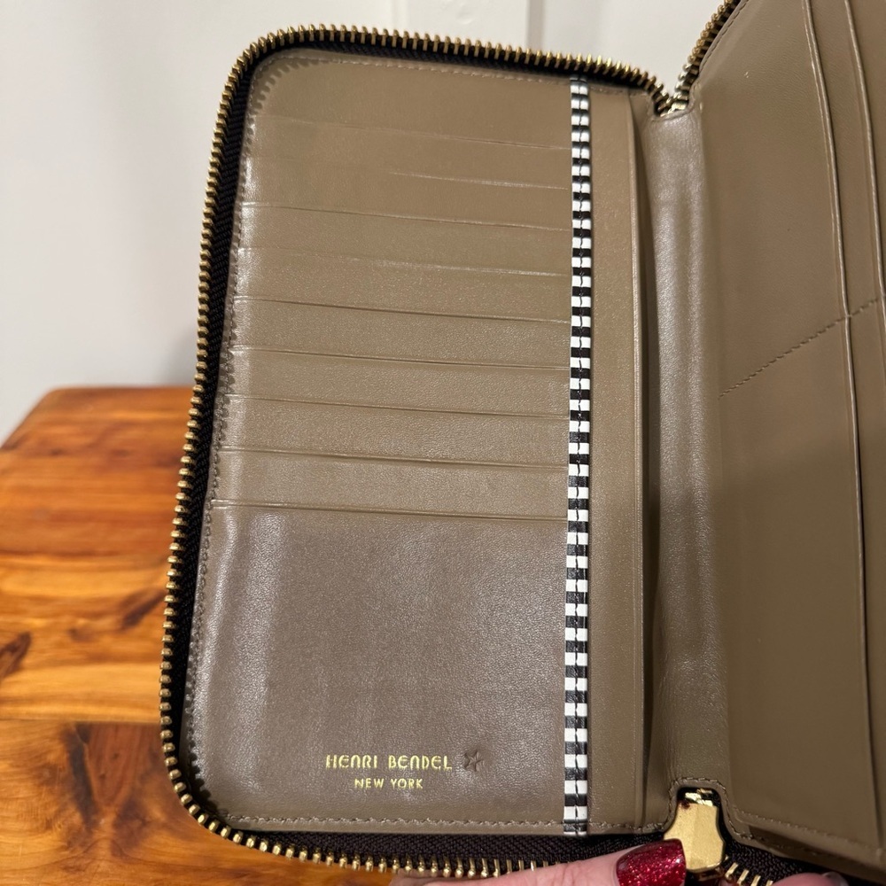 NWT Henri Bendel Mercer Dark Brown Portfolio Wallet $198 Retail - Picture 6 of 8